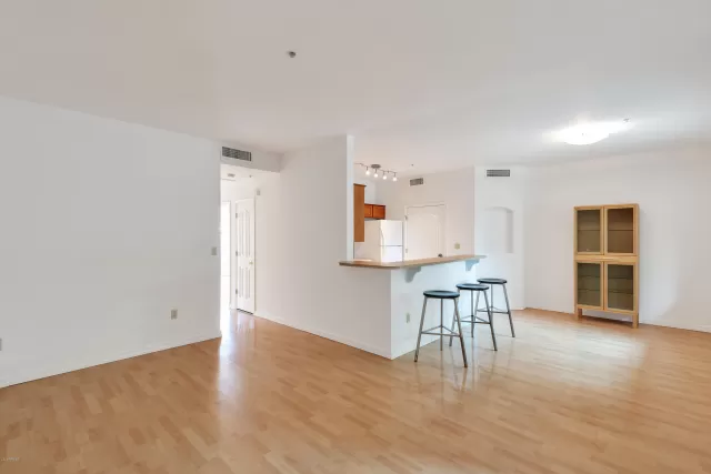 MLS: 6106922 Condo For Sale