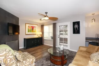 Photo #3: 6107007 Listing