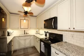 Photo #5: 6107007 Listing