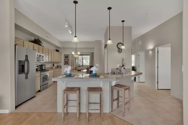 MLS: 6107102 Condo For Sale