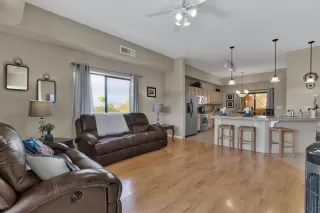 Photo #5: 6107102 Listing