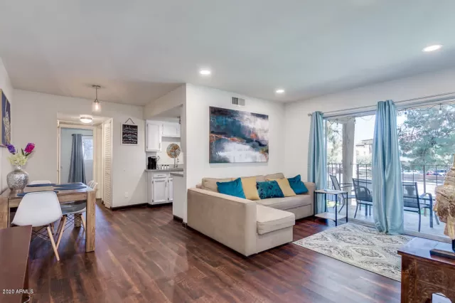 MLS: 6107733 Condo For Sale