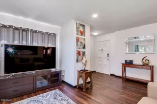 Photo #3: 6107733 Listing