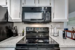 Photo #5: 6107733 Listing