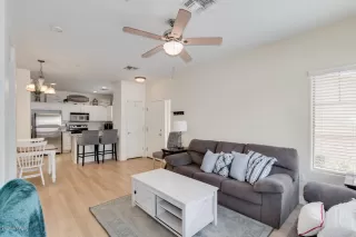 Photo #5: 6107815 Listing