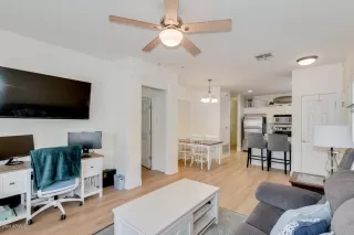 Photo #6: 6107815 Listing