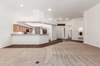 Photo #5: 6107889 Listing