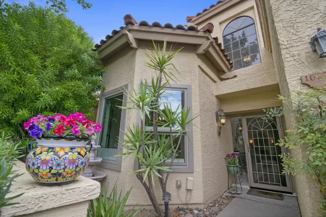 MLS: 6108243 Condo For Sale