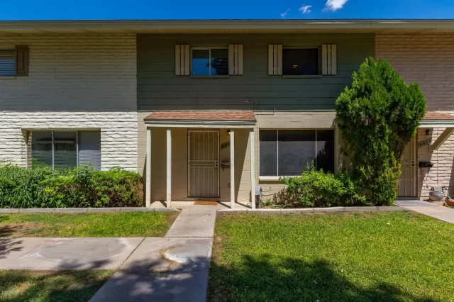 MLS: 6108422 Condo For Sale