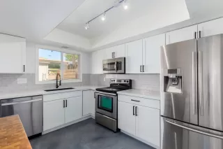 Photo #5: 6108422 Listing