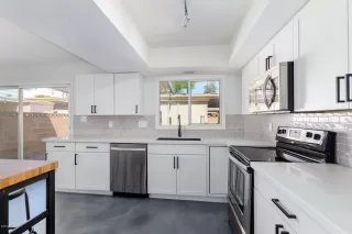 Photo #6: 6108422 Listing