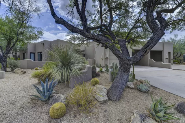 MLS: 6108976 Condo For Sale