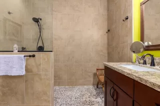 Photo #5: 6109119 Listing