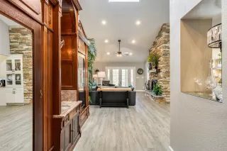 Photo #2: 6110388 Listing