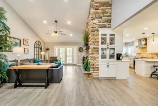 Photo #3: 6110388 Listing