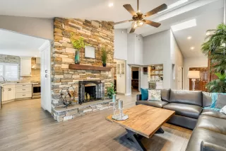 Photo #5: 6110388 Listing