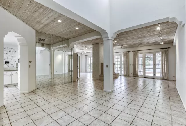 MLS: 6110422 Condo For Sale