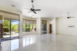 Photo #4: 6110505 Listing