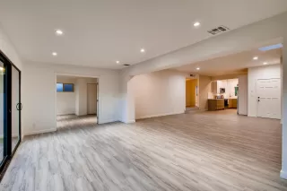 Photo #5: 6110507 Listing