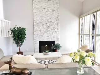 Photo #2: 6110631 Listing