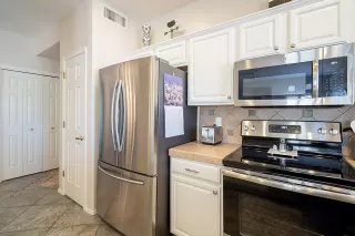 Photo #6: 6110638 Listing