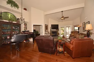 Photo #5: 6110903 Listing
