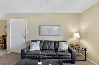 Photo #5: 6111326 Listing