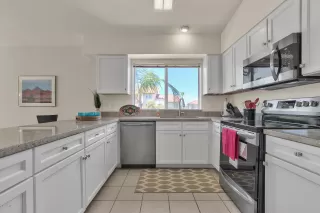 Photo #5: 6111617 Listing