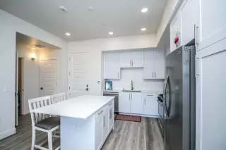 Photo #4: 6111803 Listing