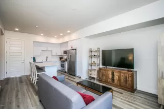 Photo #5: 6111803 Listing