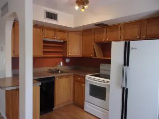 Photo #5: 6112111 Listing