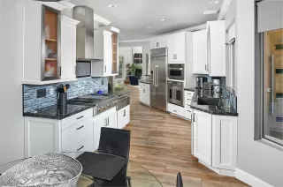 Photo #3: 6112346 Listing