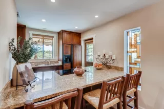 Photo #5: 6112901 Listing