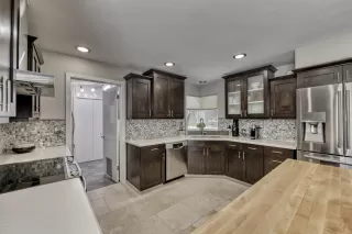 Photo #5: 6112906 Listing