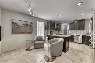 Photo #6: 6112906 Listing