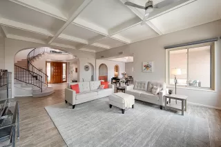 Photo #5: 6113887 Listing