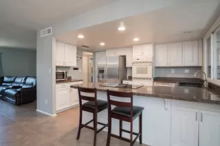 Photo #4: 6113944 Listing