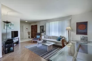 Photo #2: 6114776 Listing