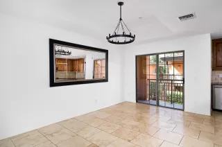 Photo #6: 6115421 Listing