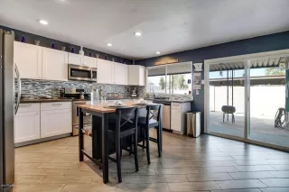 Photo #4: 6115539 Listing