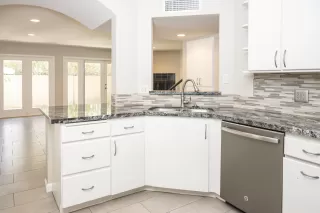 Photo #2: 6116068 Listing 