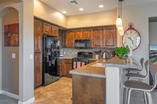 Photo #6: 6116165 Listing