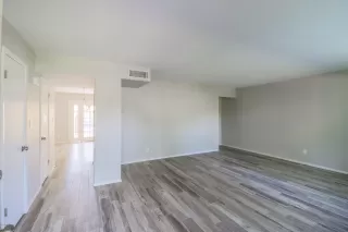 Photo #3: 6116931 Listing