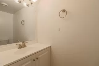 Photo #5: 6116931 Listing