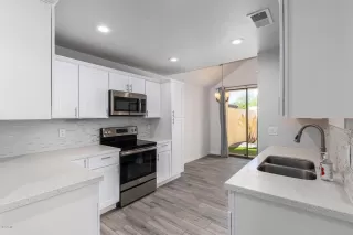 Photo #5: 6117136 Listing