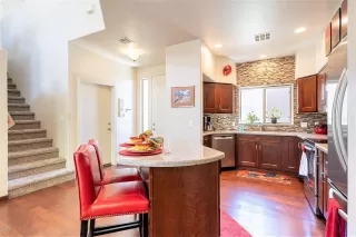Photo #4: 6117175 Listing