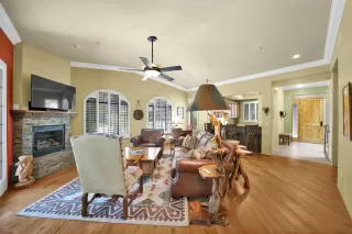 Photo #3: 6117726 Listing
