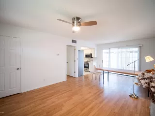 Photo #3: 6118412 Listing