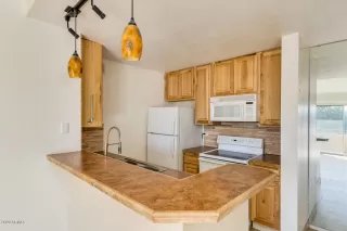 Photo #3: 6118517 Listing