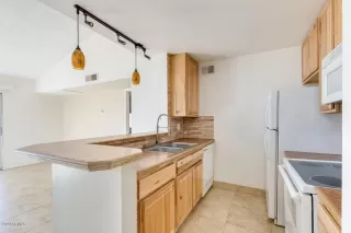 Photo #5: 6118517 Listing